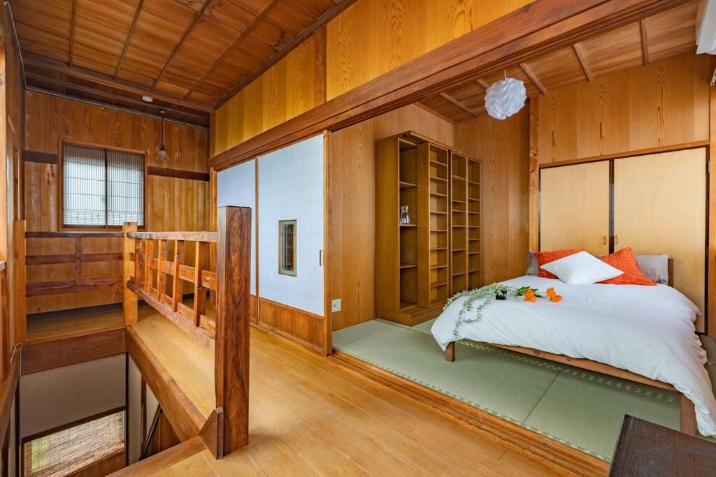 2 min walk from station - 180 sqm - 4 bedrooms - full kitchen - Shibuya Shinjuku - Seijo - Setagaya kids - luxury - traditional