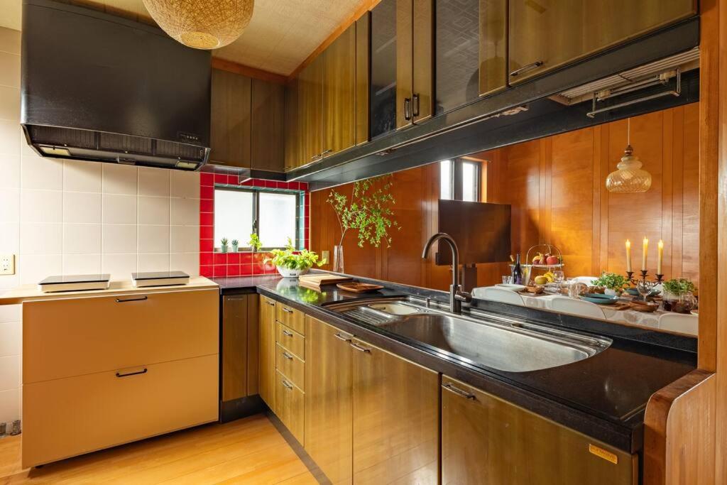 2 min walk from station - 180 sqm - 4 bedrooms - full kitchen - Shibuya Shinjuku - Seijo - Setagaya kids - luxury - traditional