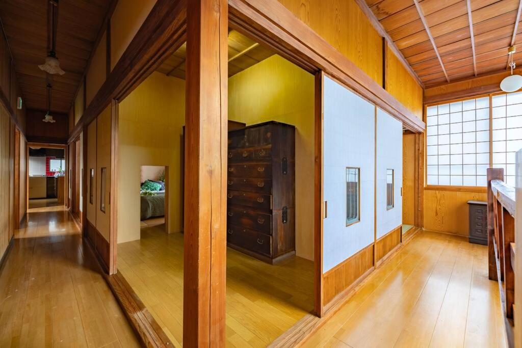 2 min walk from station - 180 sqm - 4 bedrooms - full kitchen - Shibuya Shinjuku - Seijo - Setagaya kids - luxury - traditional