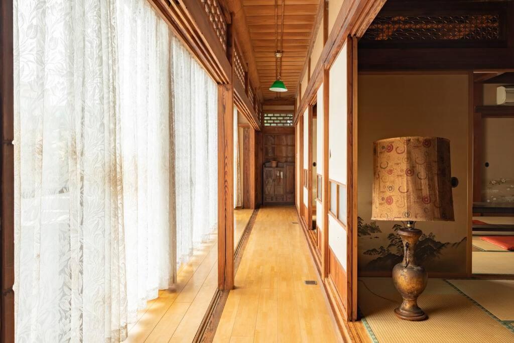 2 min walk from station - 180 sqm - 4 bedrooms - full kitchen - Shibuya Shinjuku - Seijo - Setagaya kids - luxury - traditional