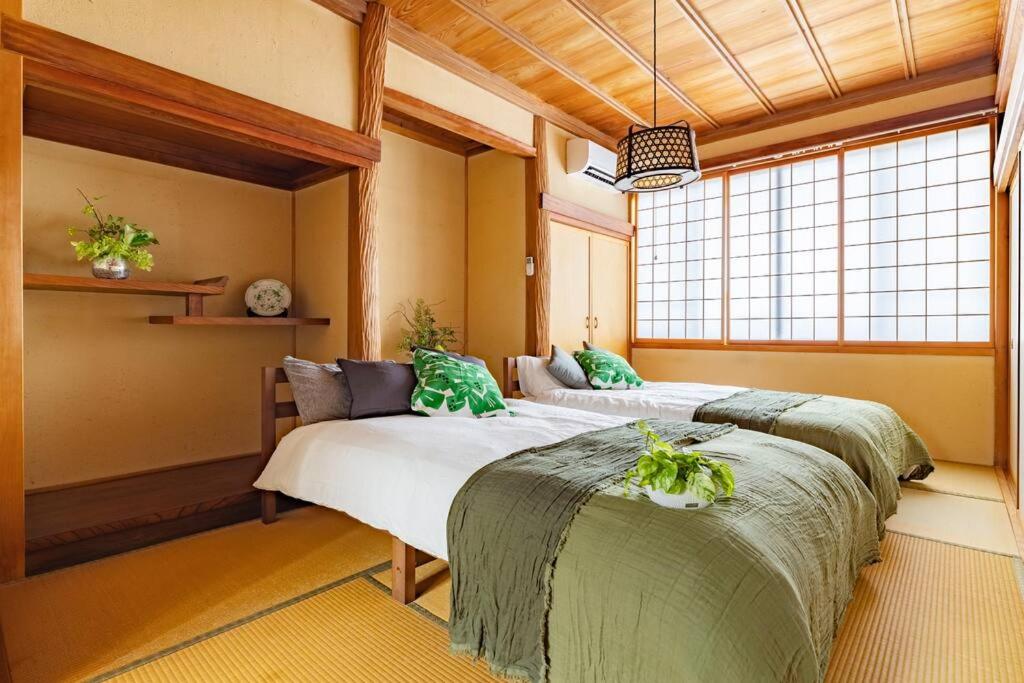 2 min walk from station - 180 sqm - 4 bedrooms - full kitchen - Shibuya Shinjuku - Seijo - Setagaya kids - luxury - traditional
