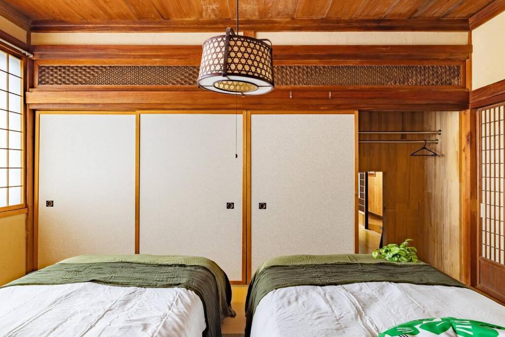2 min walk from station - 180 sqm - 4 bedrooms - full kitchen - Shibuya Shinjuku - Seijo - Setagaya kids - luxury - traditional