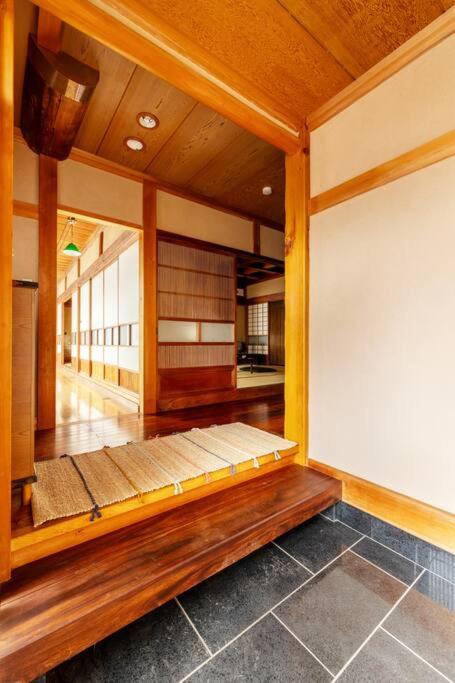 2 min walk from station - 180 sqm - 4 bedrooms - full kitchen - Shibuya Shinjuku - Seijo - Setagaya kids - luxury - traditional