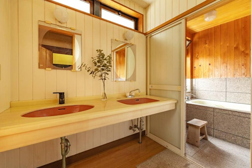 2 min walk from station - 180 sqm - 4 bedrooms - full kitchen - Shibuya Shinjuku - Seijo - Setagaya kids - luxury - traditional