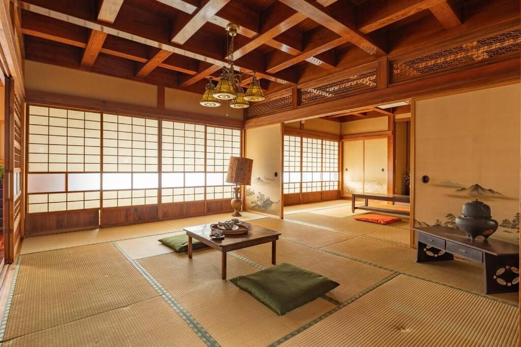 2 min walk from station - 180 sqm - 4 bedrooms - full kitchen - Shibuya Shinjuku - Seijo - Setagaya kids - luxury - traditional