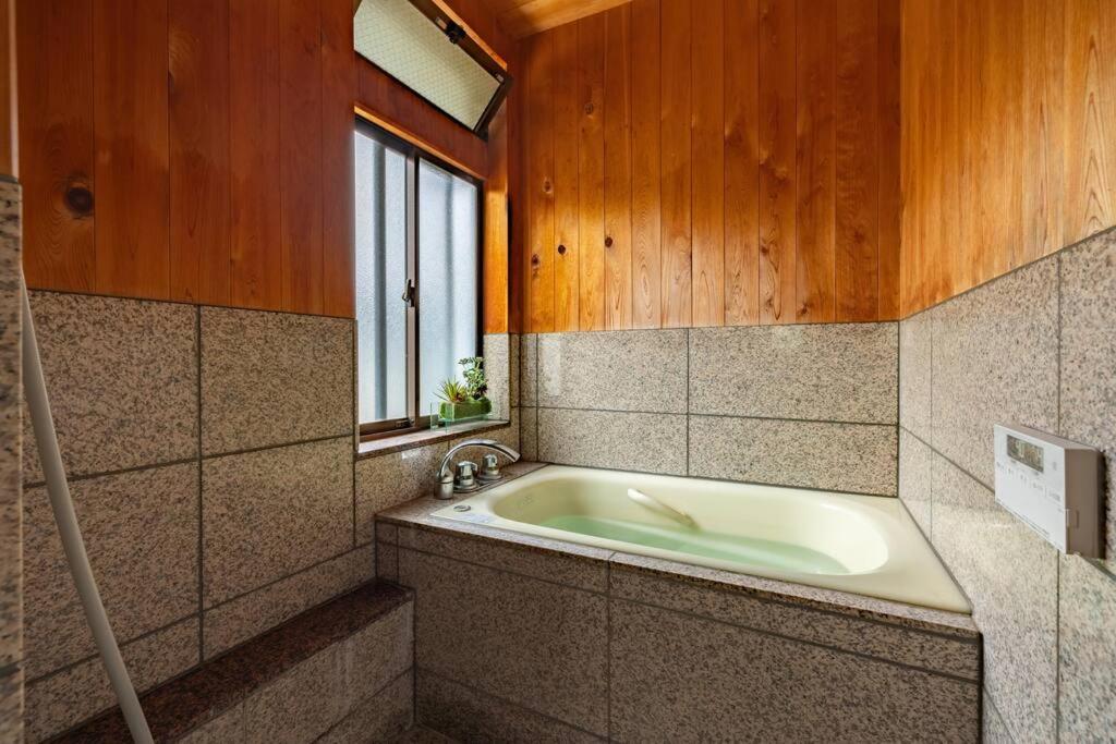2 min walk from station - 180 sqm - 4 bedrooms - full kitchen - Shibuya Shinjuku - Seijo - Setagaya kids - luxury - traditional