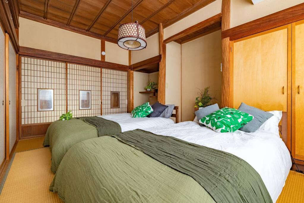 2 min walk from station - 180 sqm - 4 bedrooms - full kitchen - Shibuya Shinjuku - Seijo - Setagaya kids - luxury - traditional