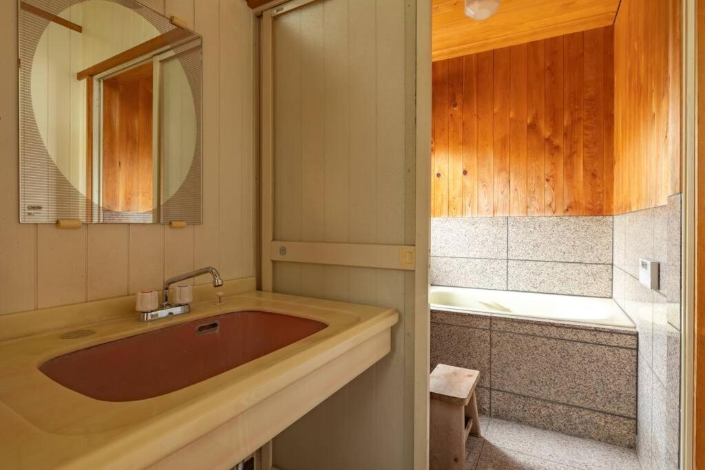 2 min walk from station - 180 sqm - 4 bedrooms - full kitchen - Shibuya Shinjuku - Seijo - Setagaya kids - luxury - traditional