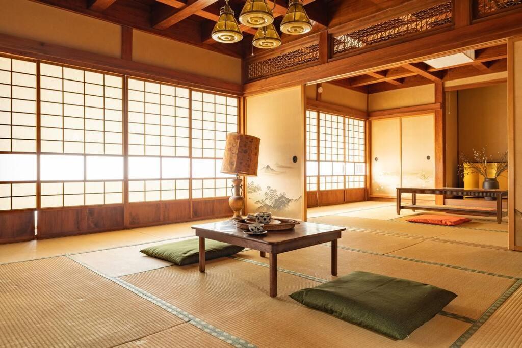 2 min walk from station - 180 sqm - 4 bedrooms - full kitchen - Shibuya Shinjuku - Seijo - Setagaya kids - luxury - traditional