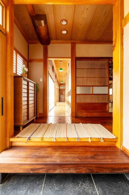 2 min walk from station - 180 sqm - 4 bedrooms - full kitchen - Shibuya Shinjuku - Seijo - Setagaya kids - luxury - traditional