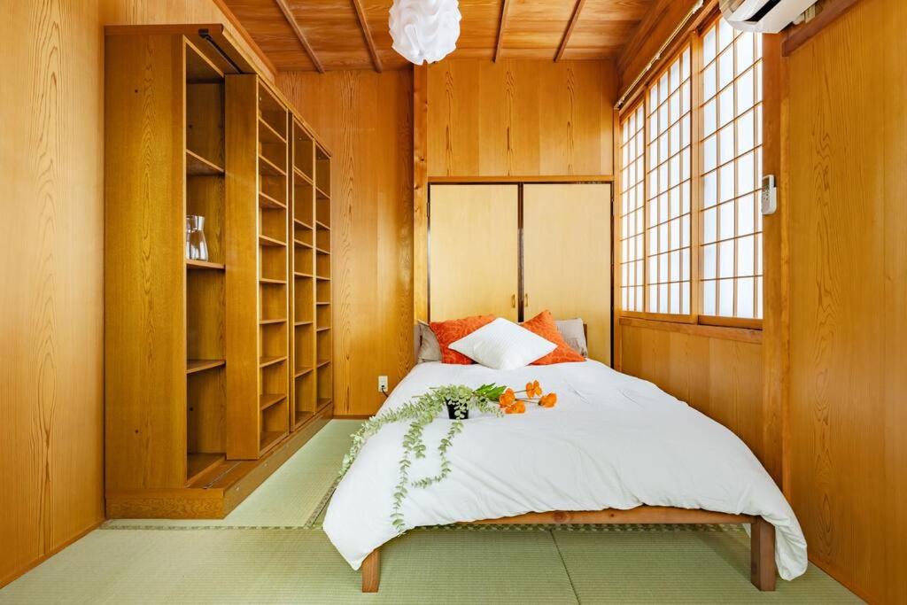 2 min walk from station - 180 sqm - 4 bedrooms - full kitchen - Shibuya Shinjuku - Seijo - Setagaya kids - luxury - traditional