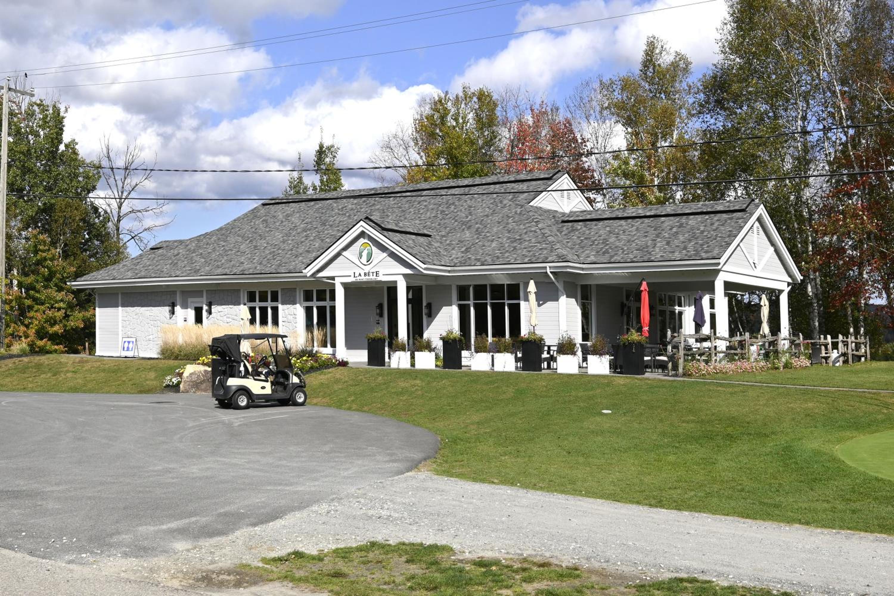 Cozy Chalet on the 9th Hole La Bête Pool Golf
