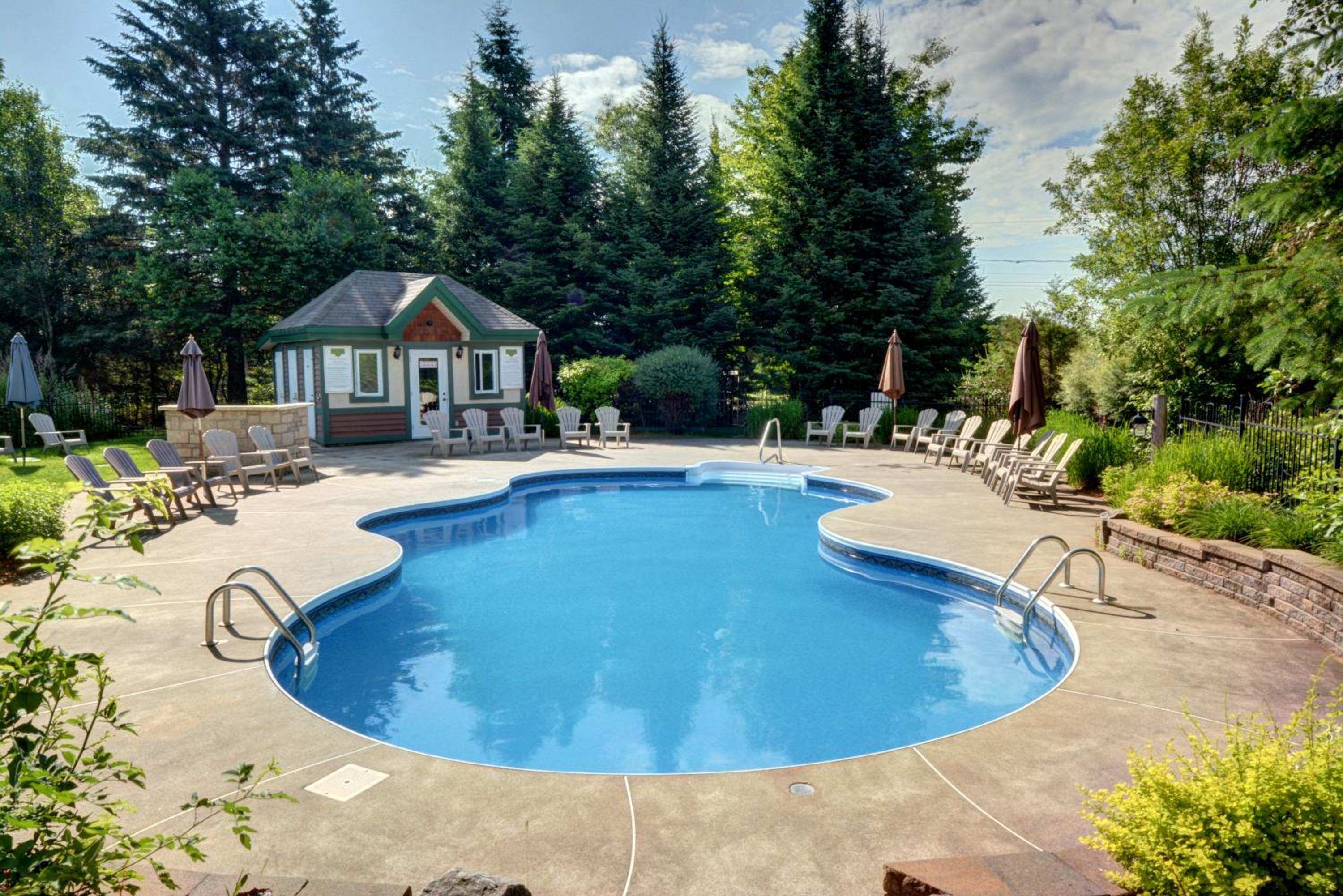 Cozy Chalet on the 9th Hole La Bête Pool Golf