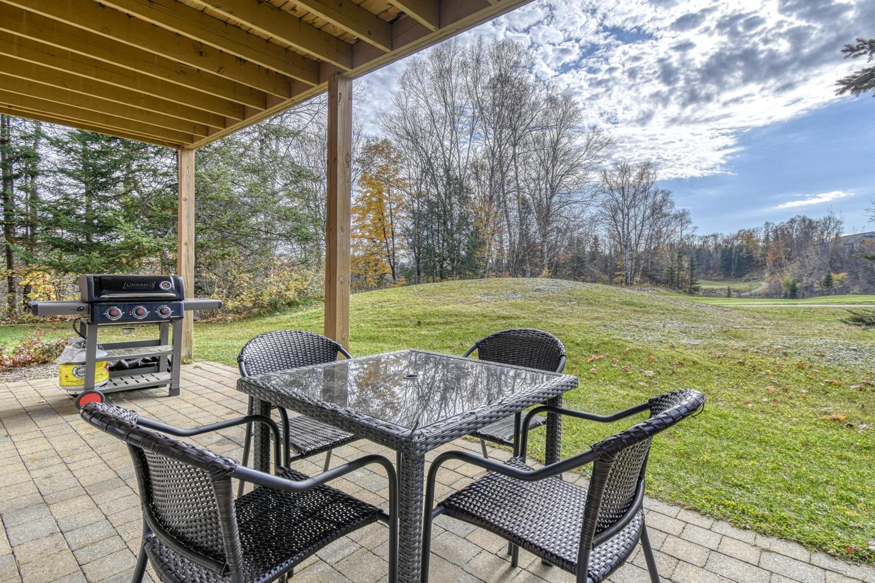 Cozy Chalet on the 9th Hole La Bête Pool Golf