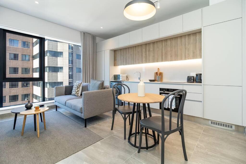 Centrally Located 23Th Floor Spectacular Views