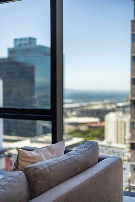 Centrally Located 23Th Floor Spectacular Views