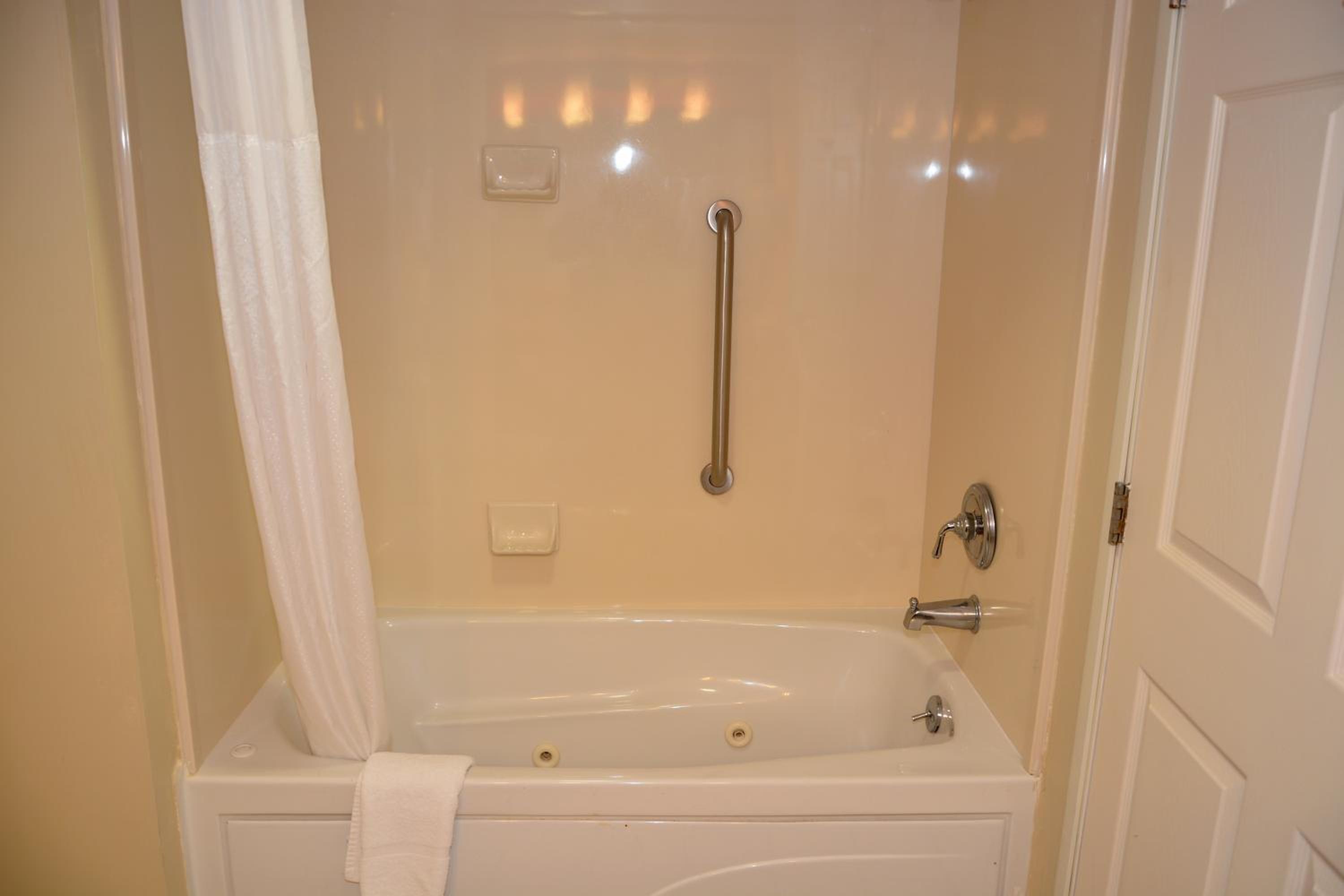 West Monroe Vacations - Wingate by Wyndham West Monroe - Property Image 35