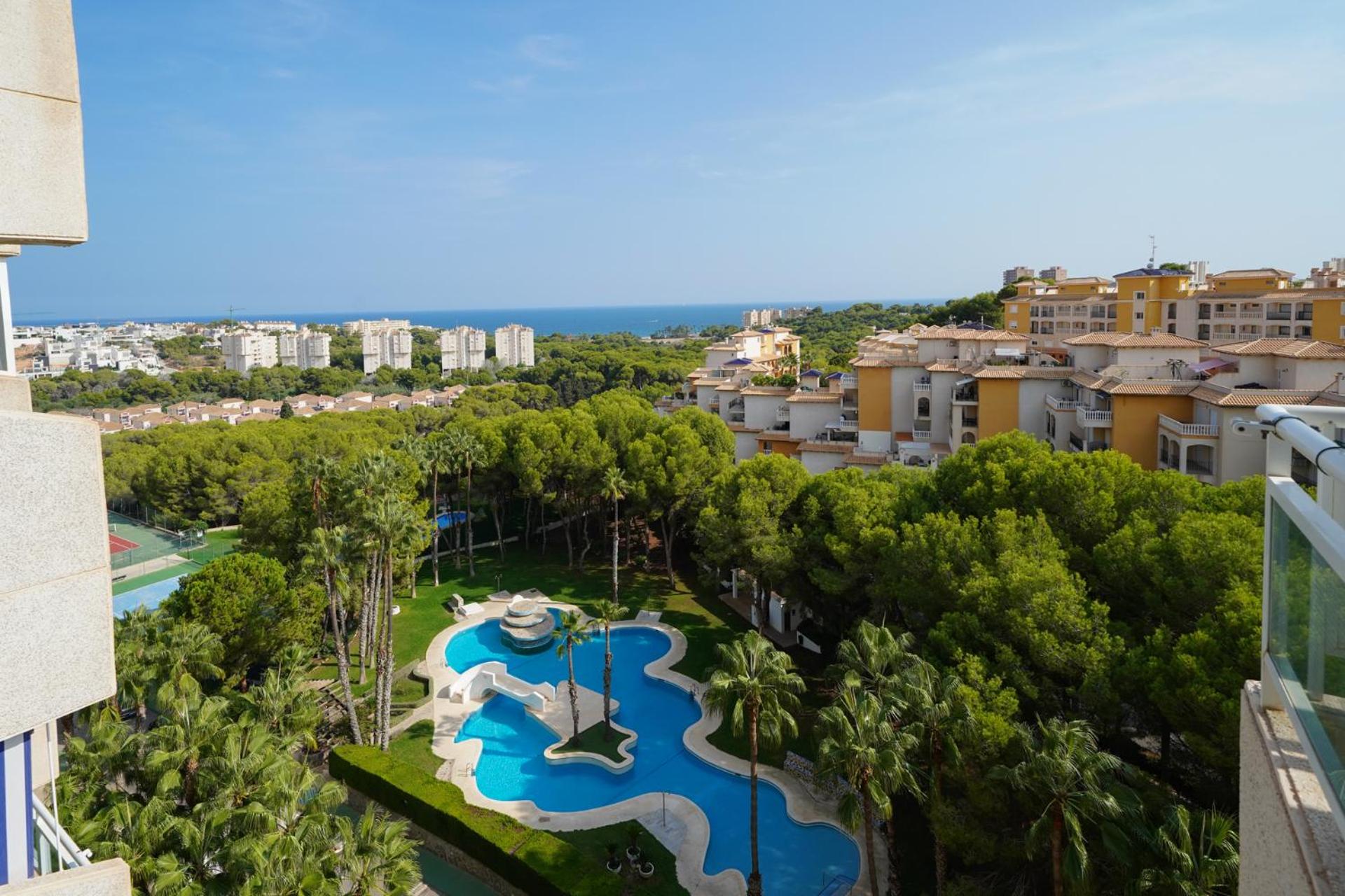 Amplio apartamento en Campoamor