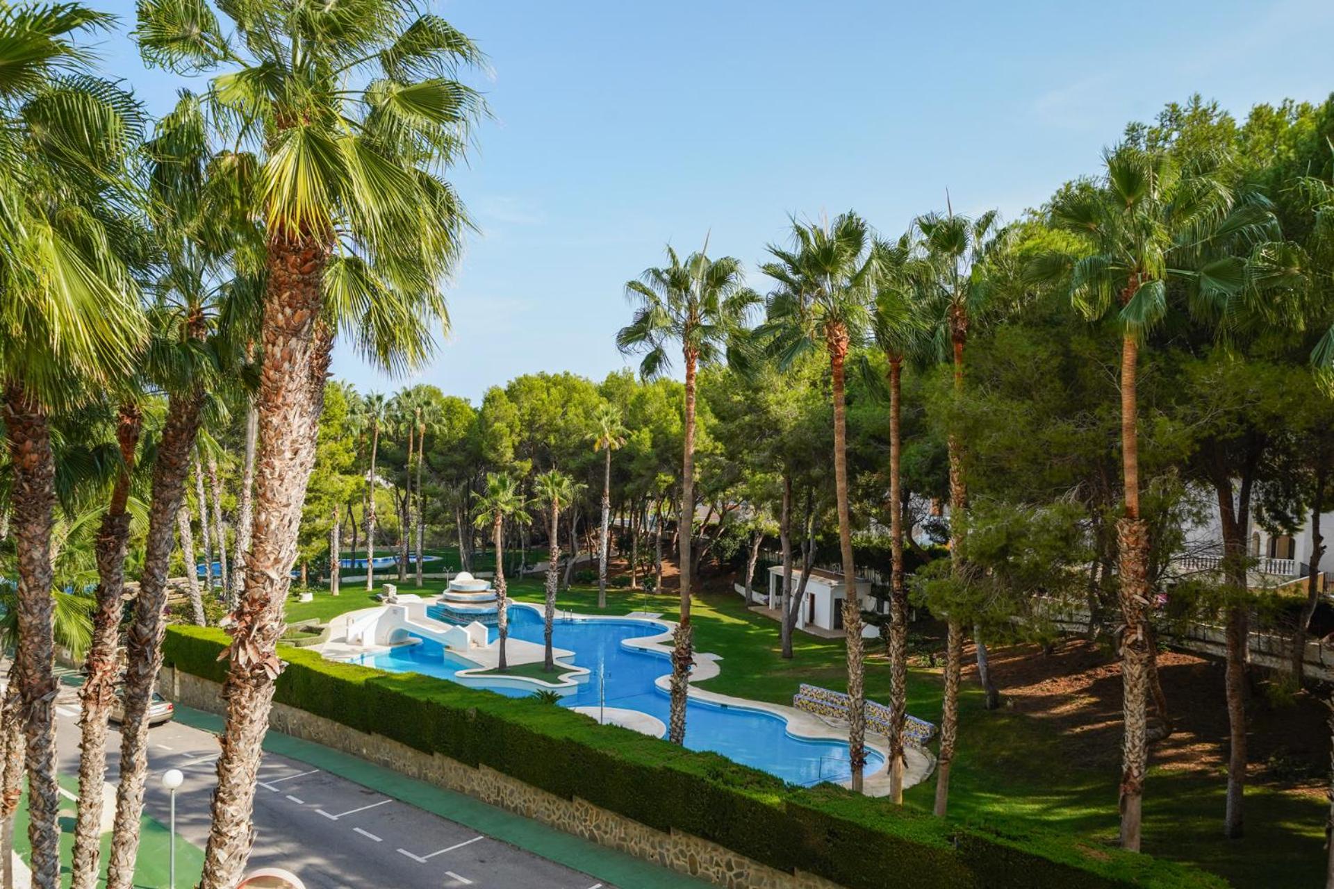 Amplio apartamento en Campoamor