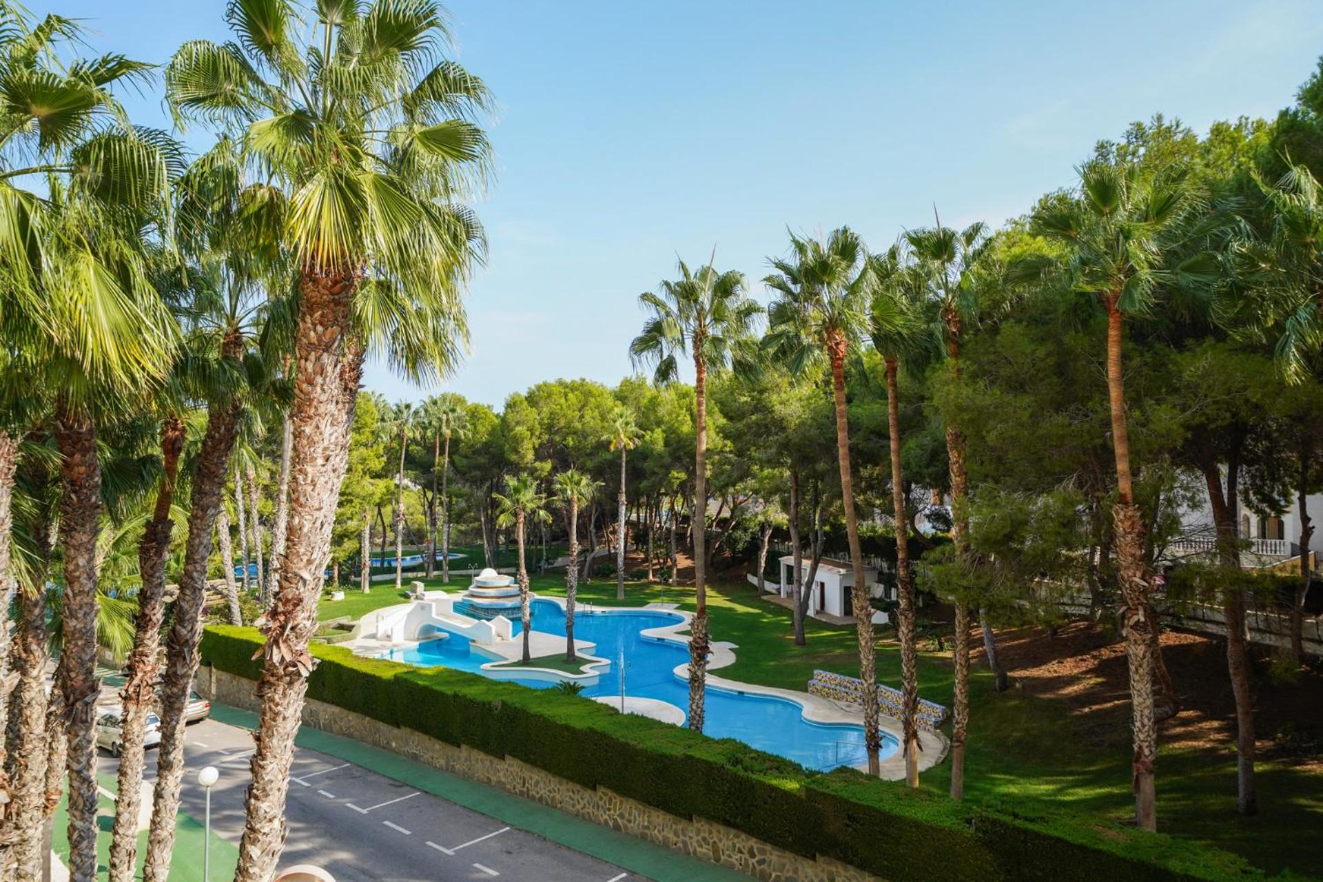 Amplio apartamento en Campoamor