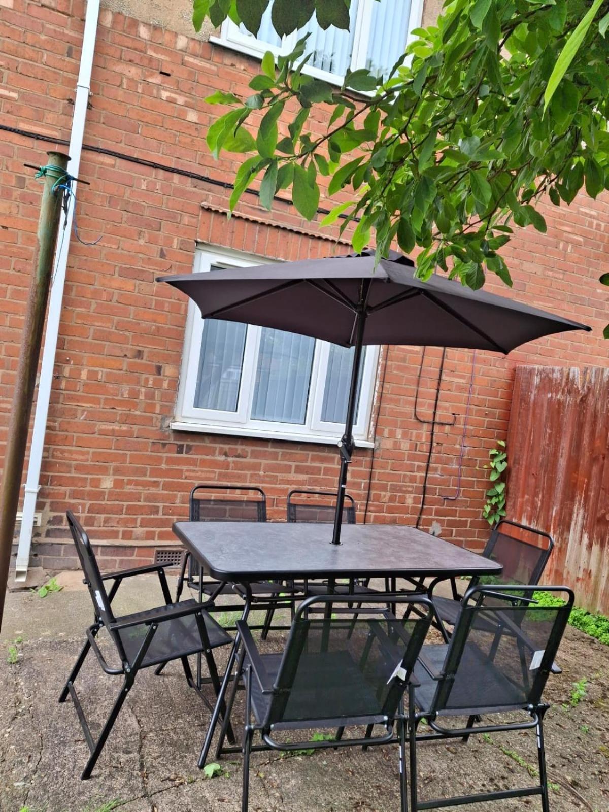2ndHomeStays-Dudley-Suitable for Contractors and Families, Parking available for 3 Vans, Sleeps 12, photo 35