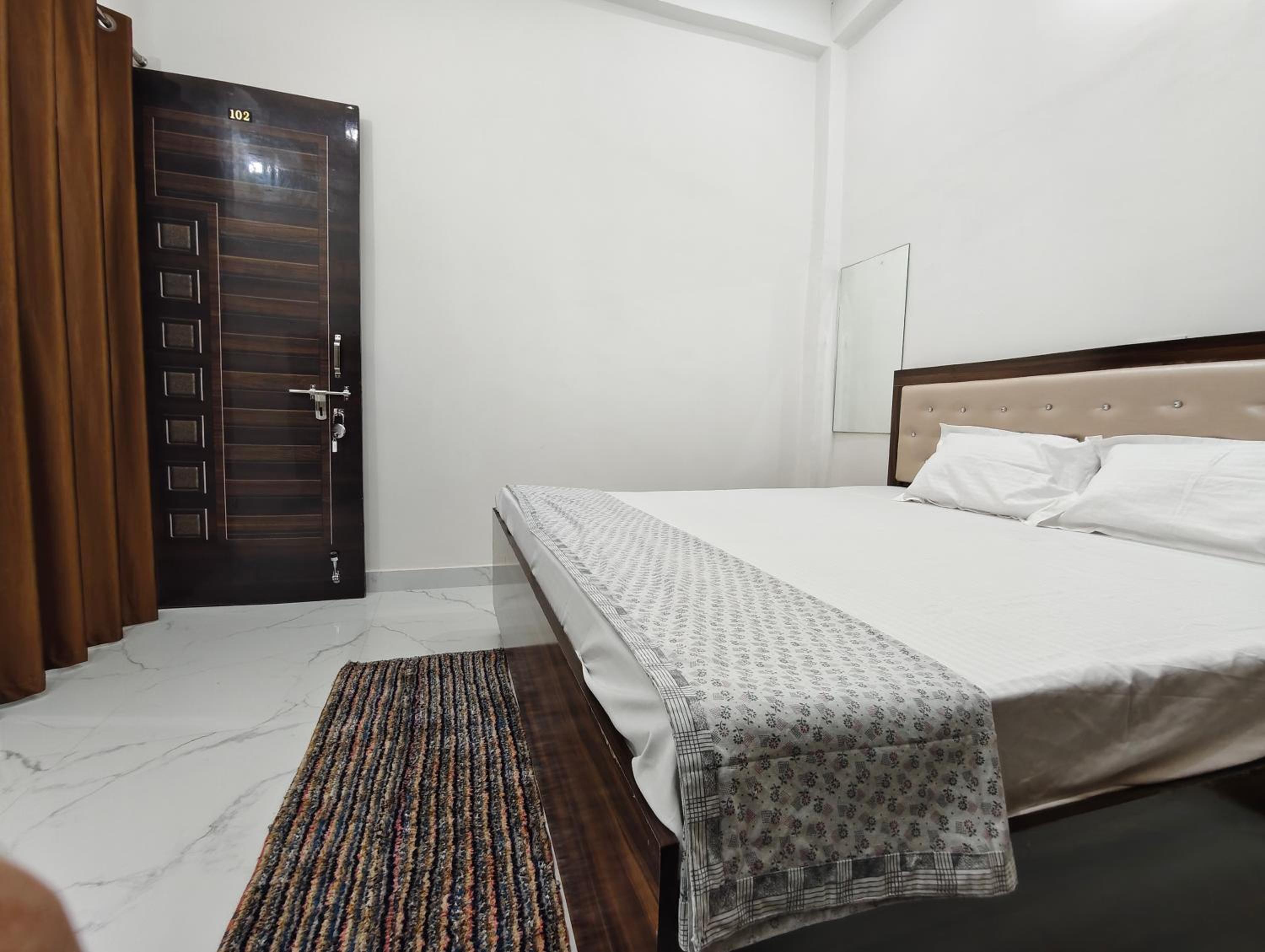 Bharat Raj Homestay By GRB