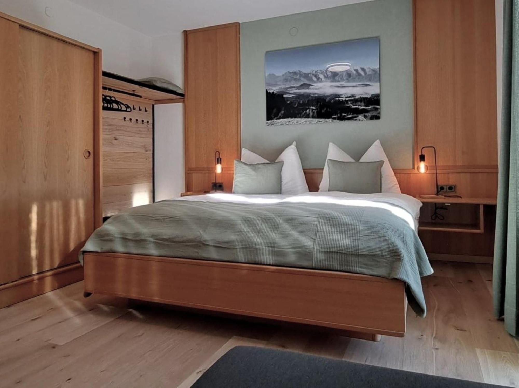 Ferienhaus Lechner am Waldrand mit Sauna, Bergblick und Naturgarten
