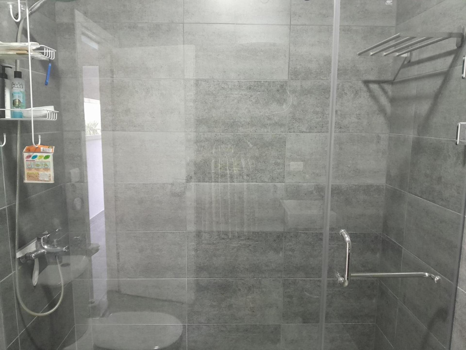 Spacious and modern one bed in hurhgarda