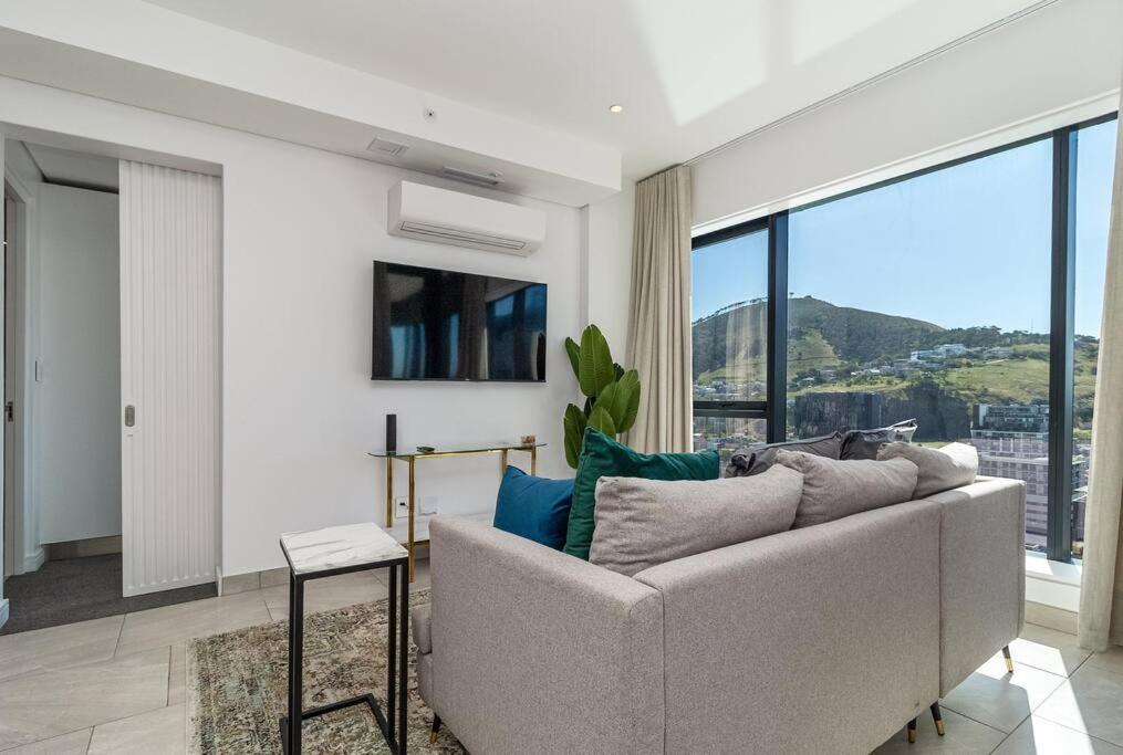 2 Bedroom Apartment in The Rubik; Cape Town view 3