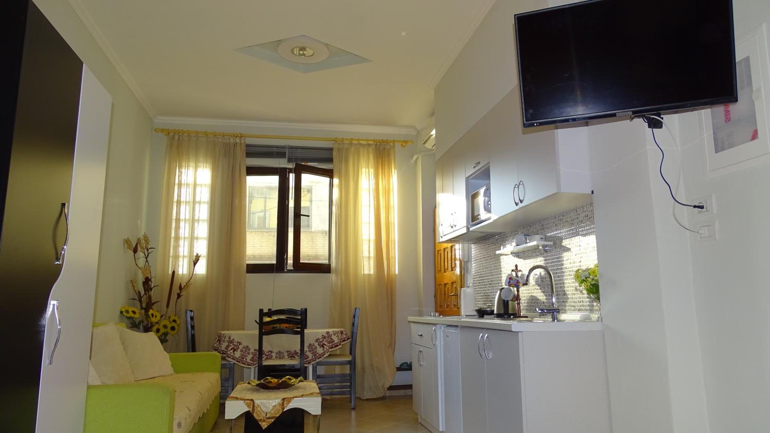 Central Apartments Shoshi