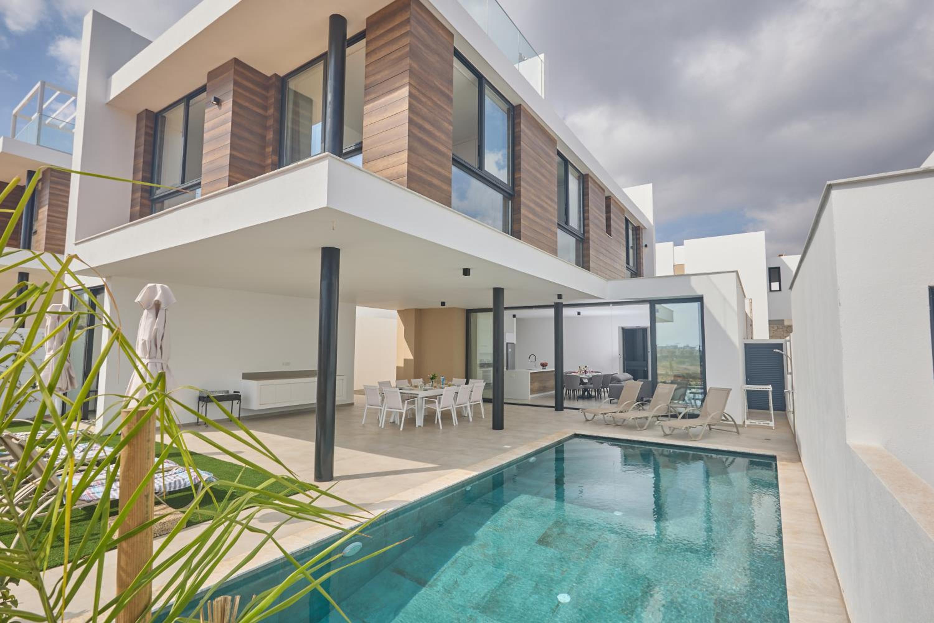 Aqua Pearl Villas