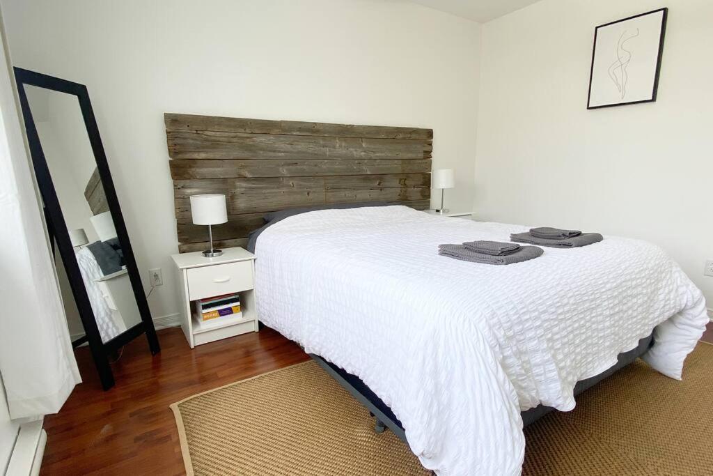 Bright & Cozy Apartment - Park Views, AC & Parking