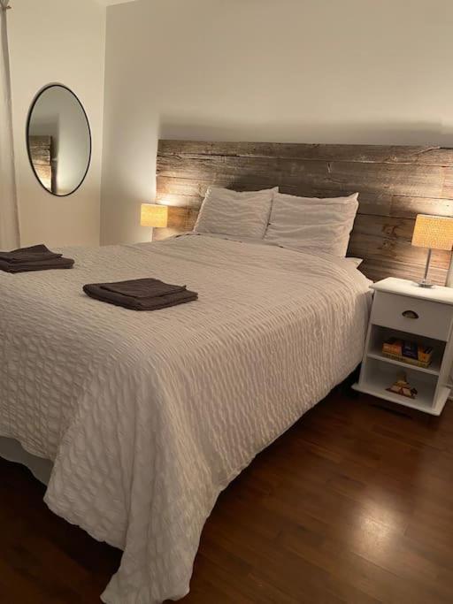 Bright & Cozy Apartment - Park Views, AC & Parking