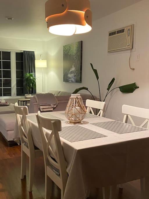 Bright & Cozy Apartment - Park Views, AC & Parking