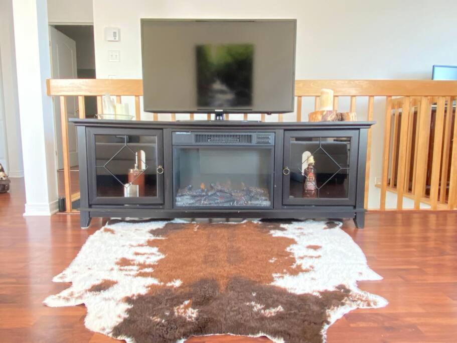 Bright & Cozy Apartment - Park Views, AC & Parking