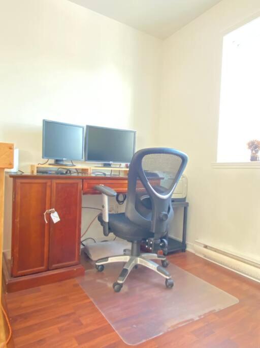 Bright & Cozy Apartment - Park Views, AC & Parking