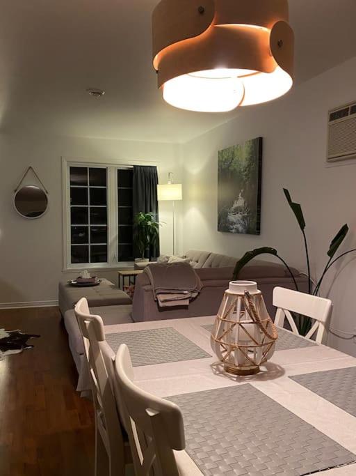 Bright & Cozy Apartment - Park Views, AC & Parking