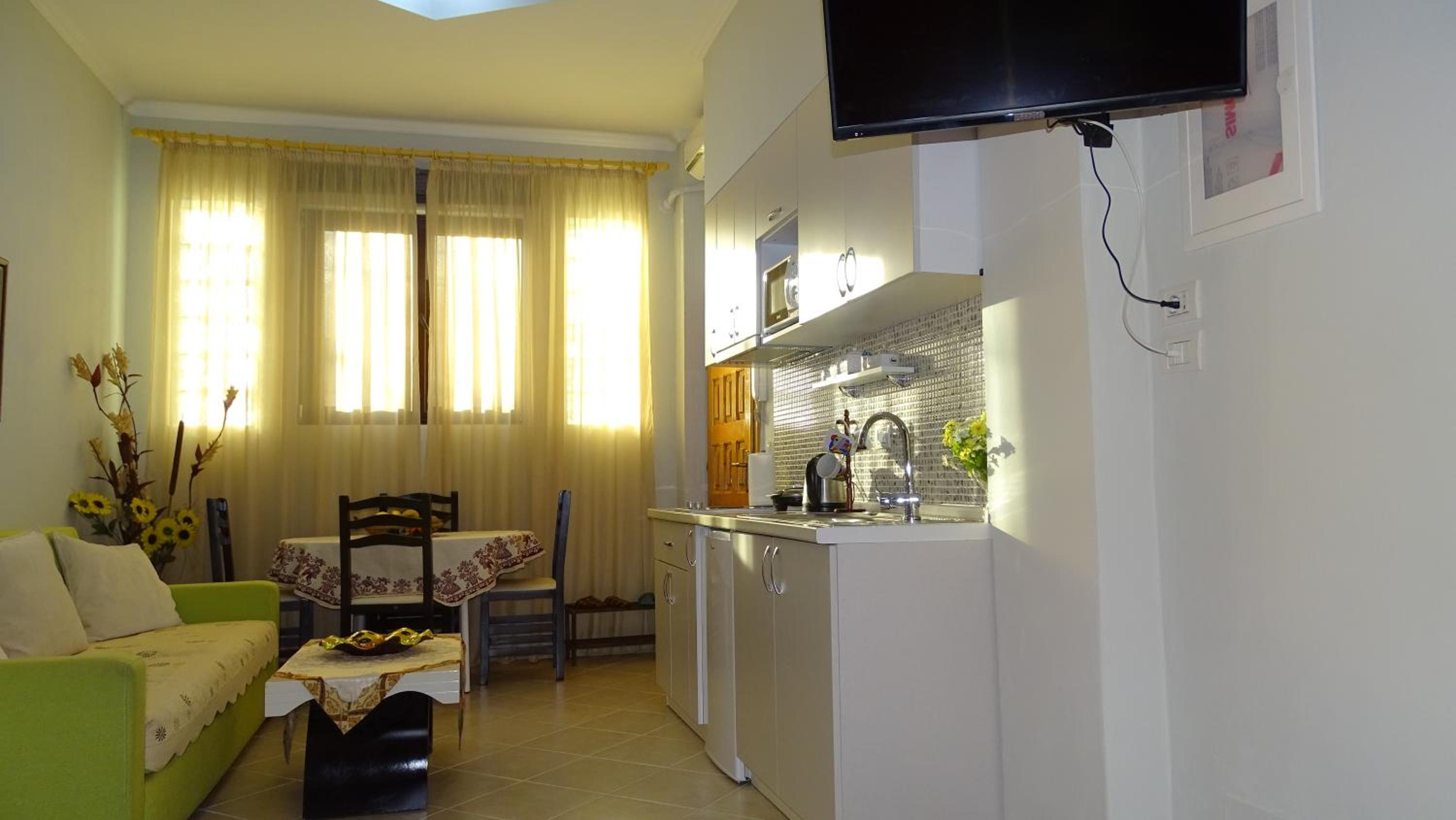 Central Apartments Shoshi