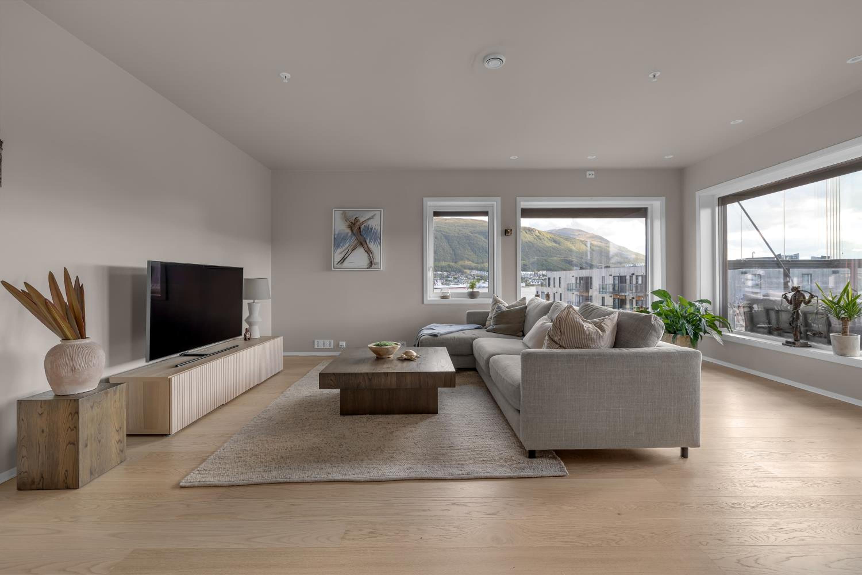Penthouse with spectacular views and two balconies view 3