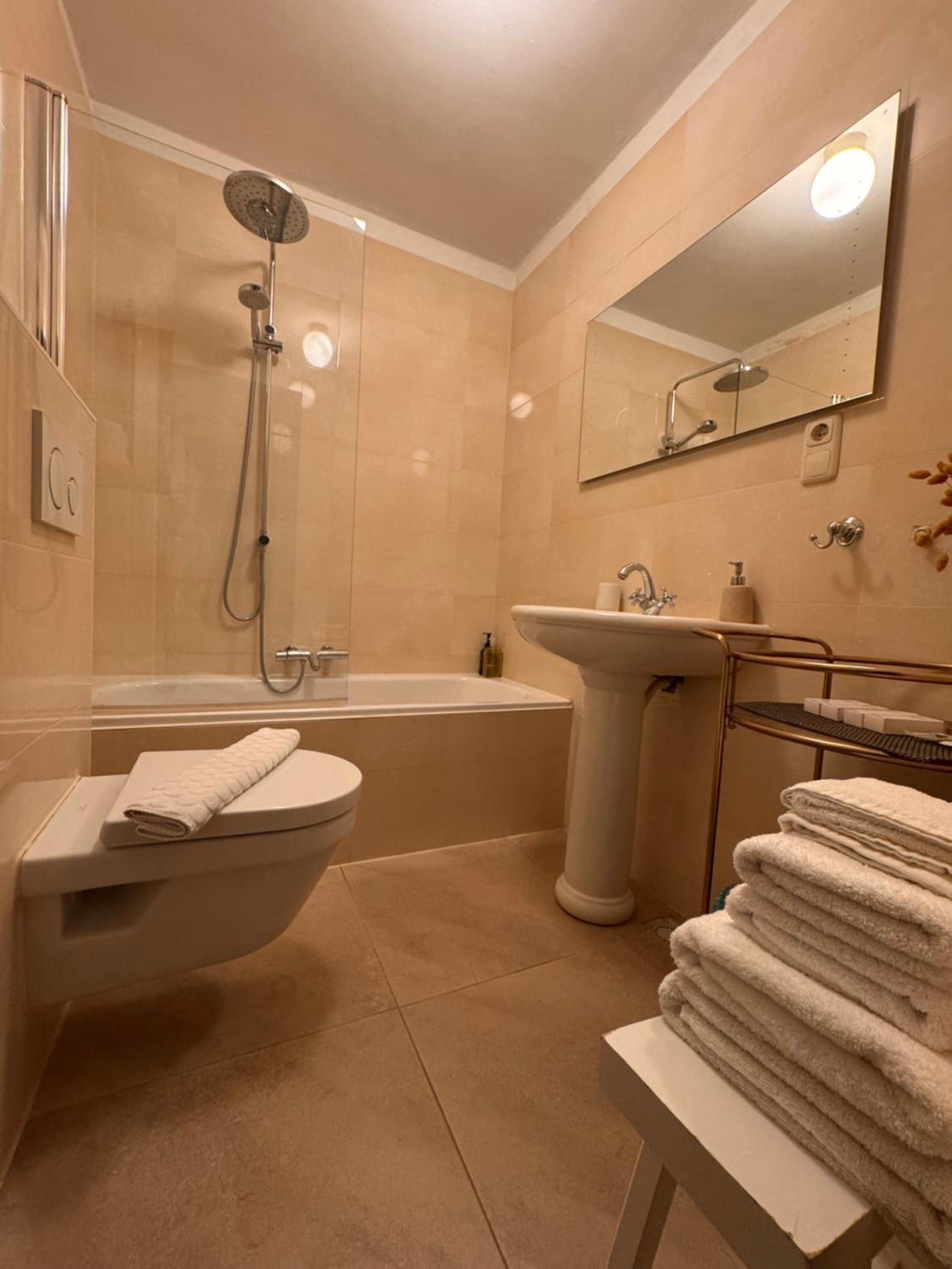 Décor Canal House
