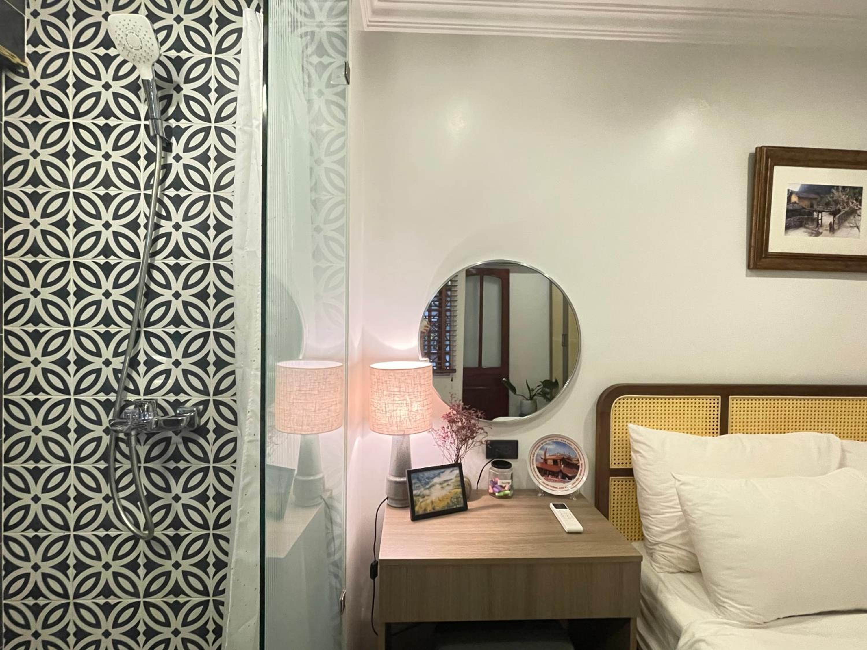 Amazing View, Natural View, 3' To Hoan Kiem Lake, Free Wifi, Netflix, 2 Beds, 1 Toilet-2 Showers