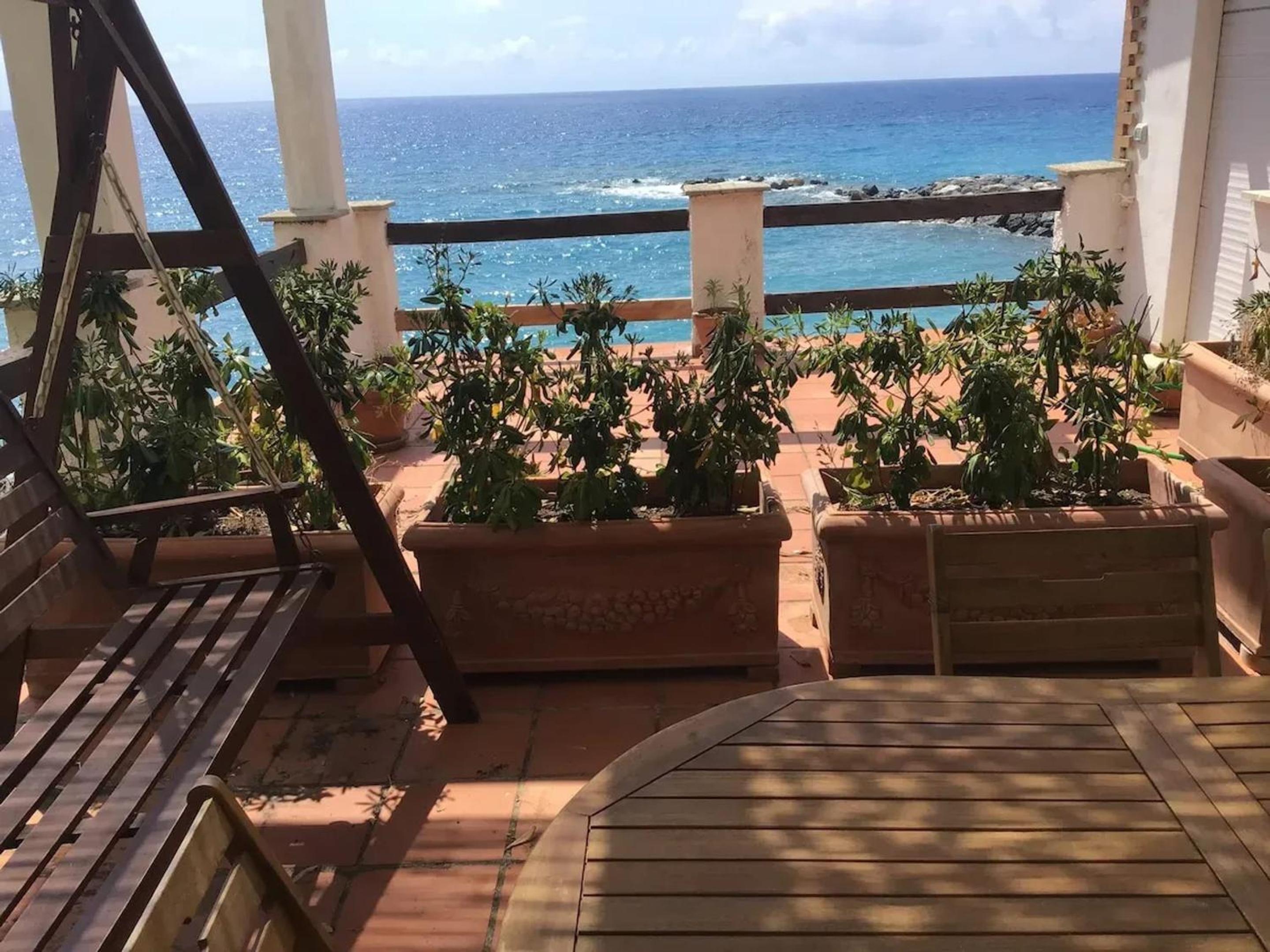 Cozy Apartment in Cittadella del Capo with Sea View
