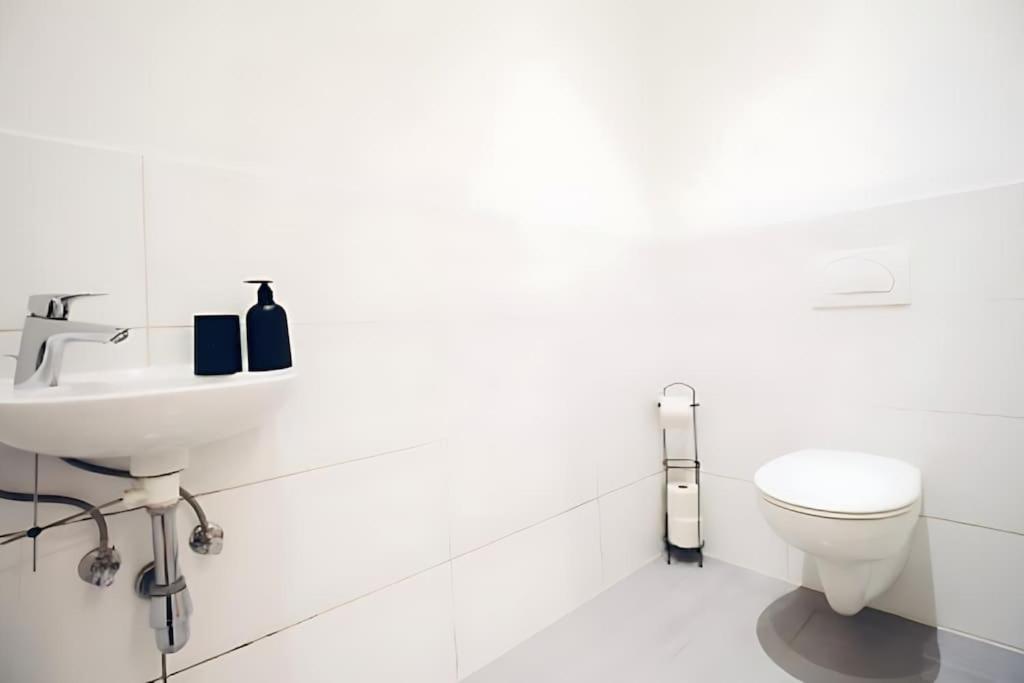 Lovely 2BR Apt With Modern Amenities Near Augarten