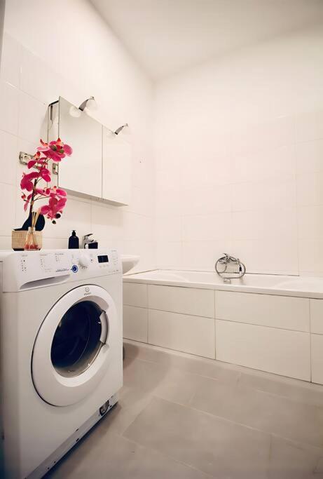 Lovely 2BR Apt With Modern Amenities Near Augarten