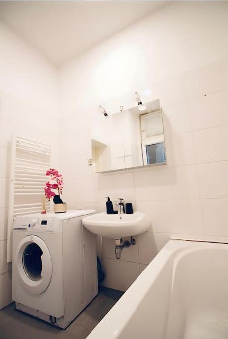 Lovely 2BR Apt With Modern Amenities Near Augarten