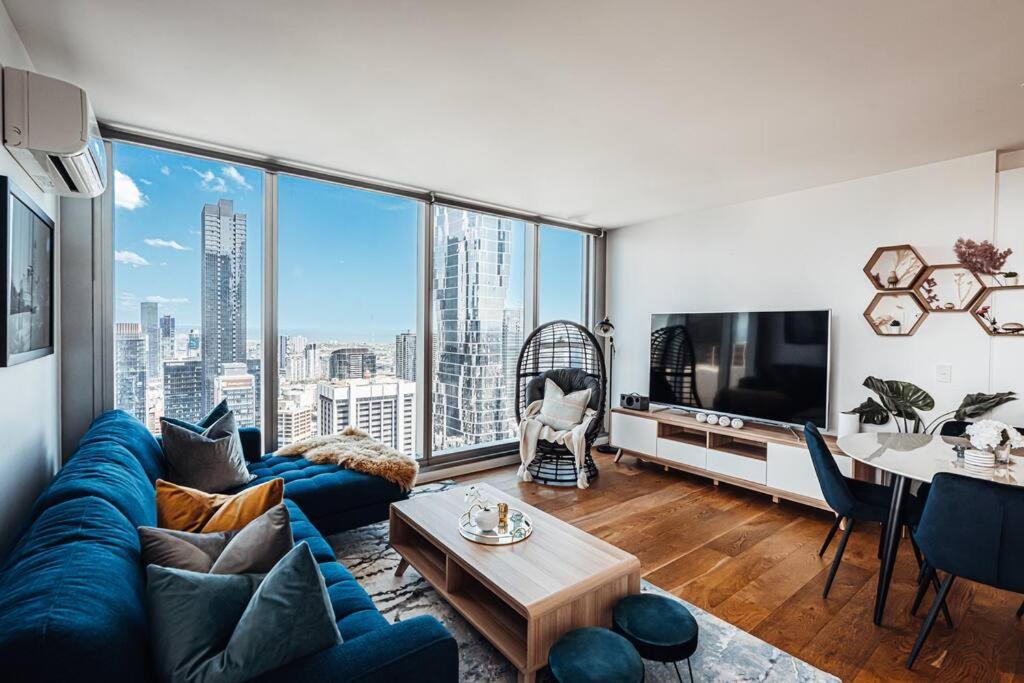 Breathtaking Views in Central Location with Parking