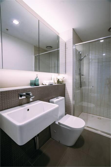 Breathtaking Views in Central Location with Parking