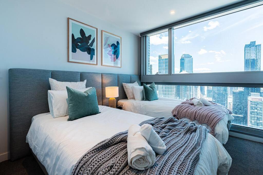 Breathtaking Views in Central Location with Parking