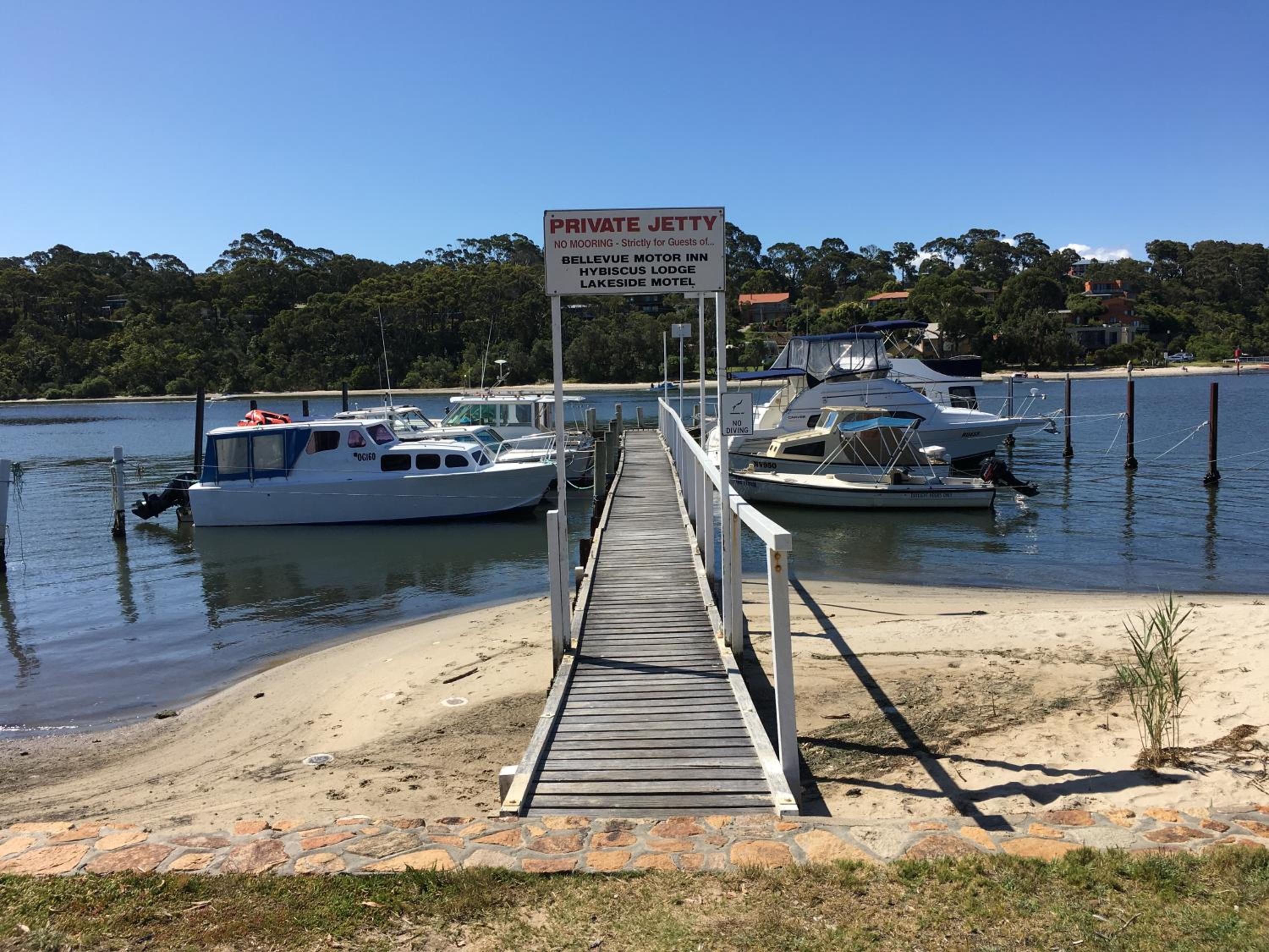 Lakeside Motel Waterfront