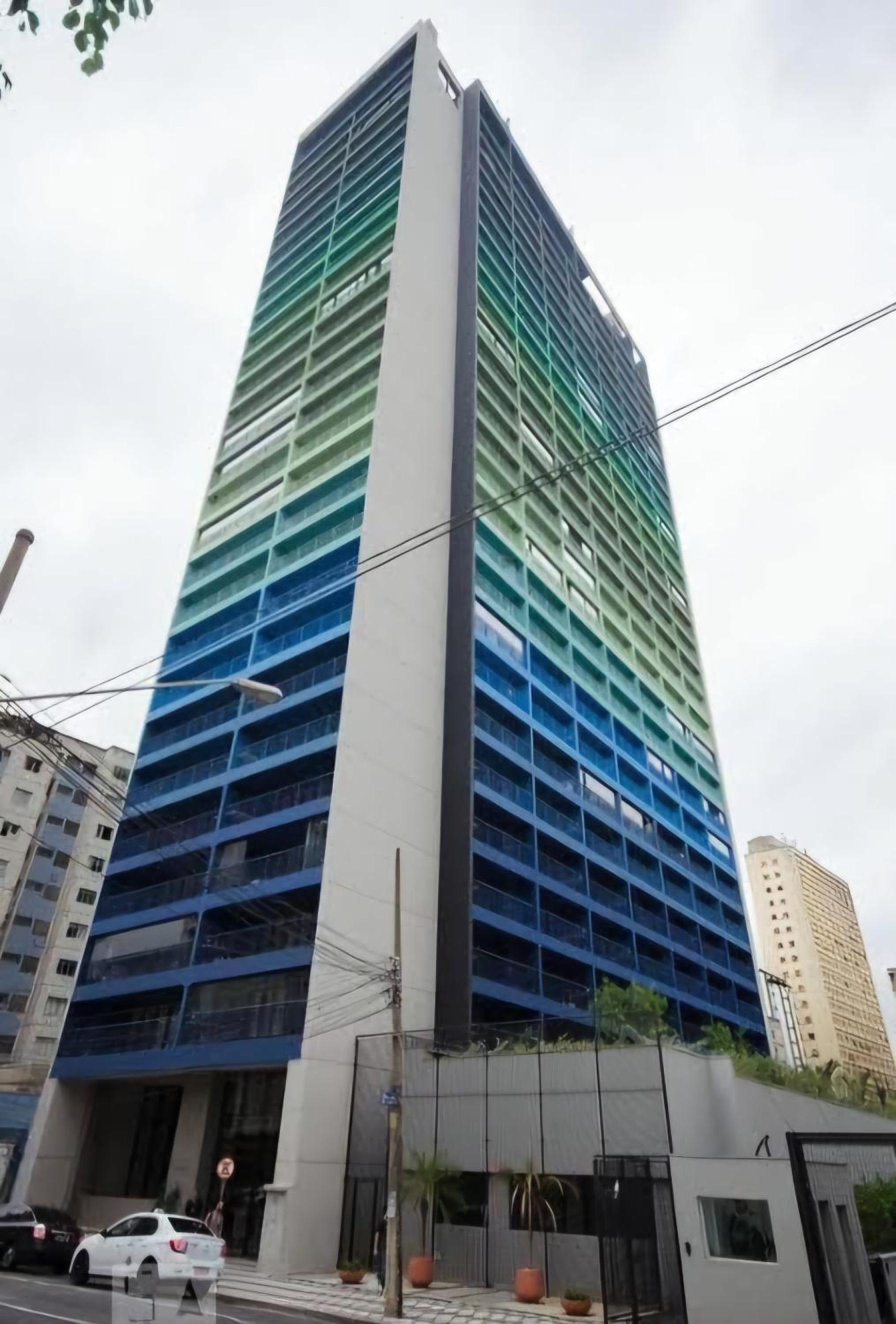TEM TUDO Piscina Academia Sauna Squash